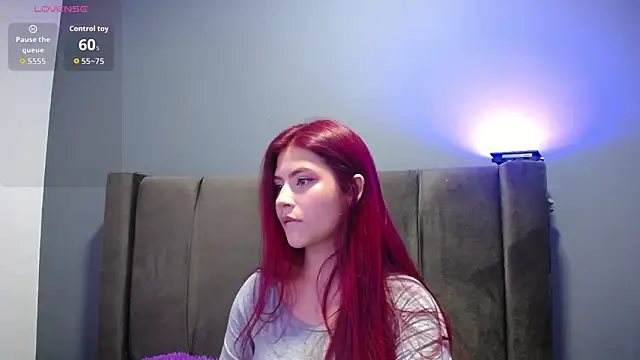 Snapshot of emi_candi chatting on October 27, 6:31 am emi candi online show from October 27, 6:31 am