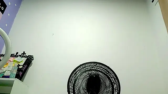 PetiteIvoryQueen19 online show from March 9, 4:37 am