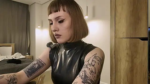 vinylstore online show from April 4, 6:18 pm