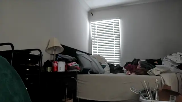 bigb00tyjudyyX online show from December 5, 5:47 pm