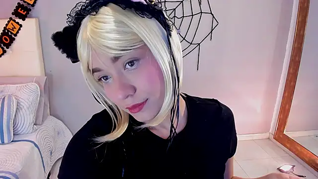 Maia W10 online show from October 27, 12:22 pm