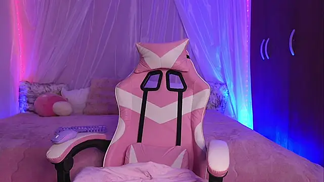 Lilou albrecht online show from April 10, 6:36 pm