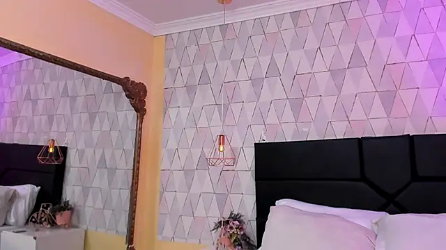 JustinePerry online show from April 20, 4:04 am