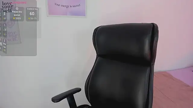 LanaJones  online show from April 17, 1:24 pm