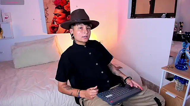 ZuryRamirez  online show from June 16, 4:57 am