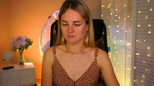 DeboraLarson online show from June 1, 3:19 am