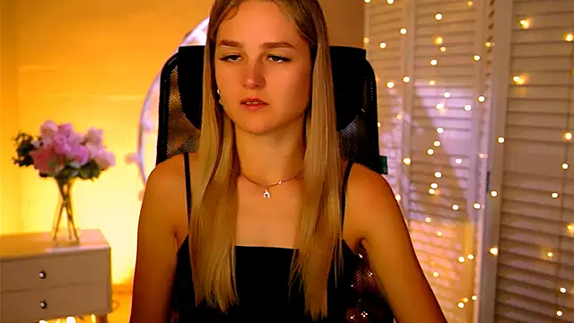 DeboraLarson online show from November 16, 3:19 am