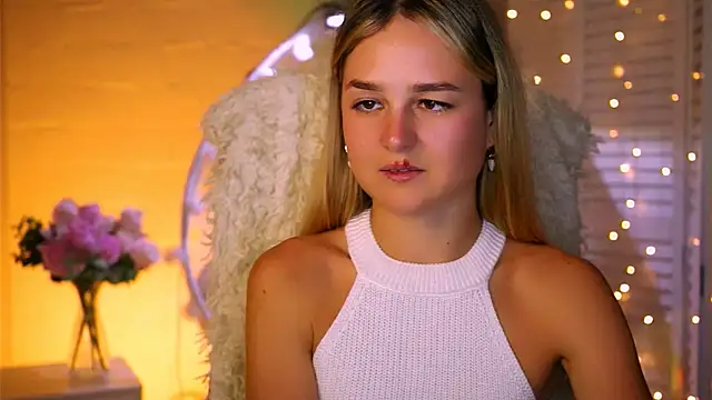 DeboraLarson online show from November 8, 8:08 am