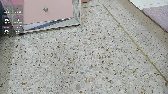 ElisabethMassey online show from January 13, 1:37 pm