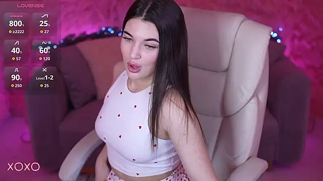 YourLolaBunny online show from January 6, 7:50 pm