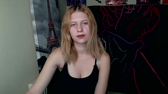 Snapshot of StellaCRL chatting on October 19, 6:04 am StellaCRL online show from October 19, 6:04 am