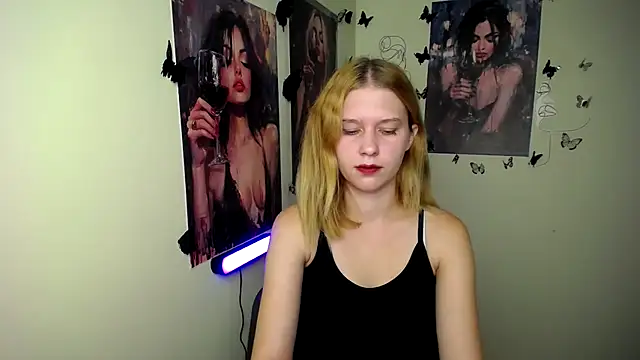 Snapshot of StellaCRL chatting on October 3, 6:13 pm StellaCRL online show from October 3, 6:13 pm
