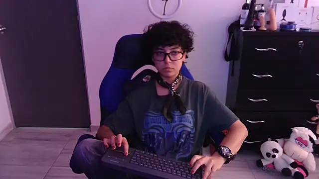 thomascooper7 online show from February 18, 7:35 pm