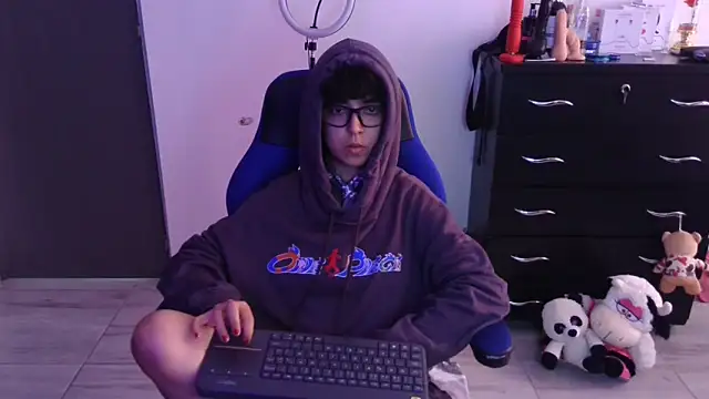 thomascooper7 online show from March 5, 7:42 pm