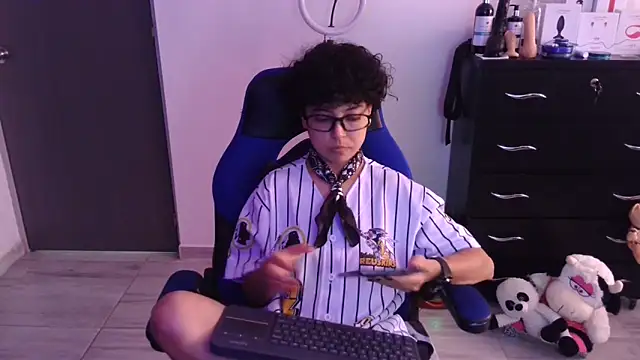 thomascooper7 online show from February 15, 7:13 pm