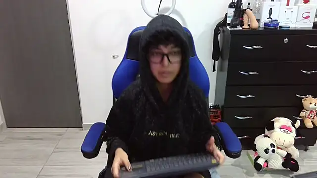 thomascooper7 online show from January 13, 2:17 am