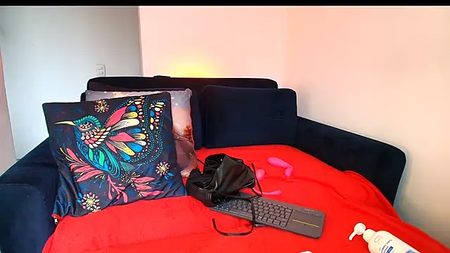 miabeautyxx online show from January 14, 12:32 pm