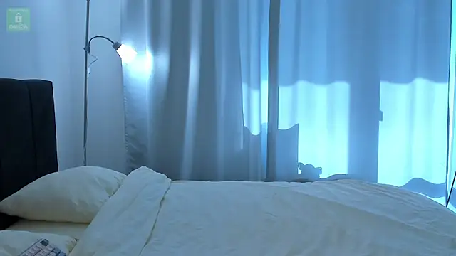 erika hoiree online show from April 14, 7:30 am