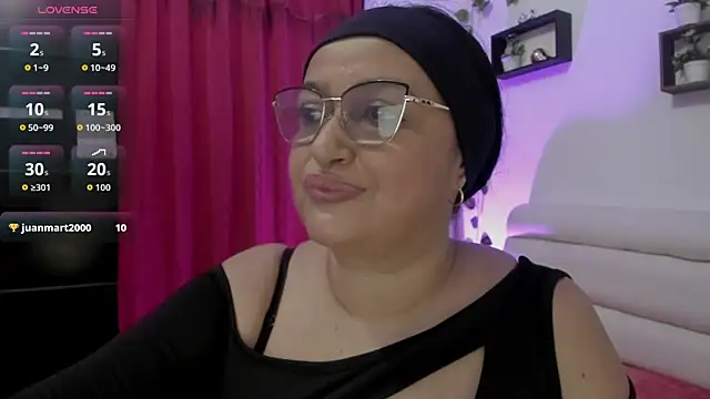 Snapshot of Gia_Nahomi chatting on October 12, 12:13 am Gia Nahomi online show from October 12, 12:13 am