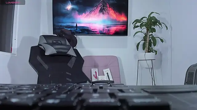 emily palmeer online show from December 16, 9:59 am