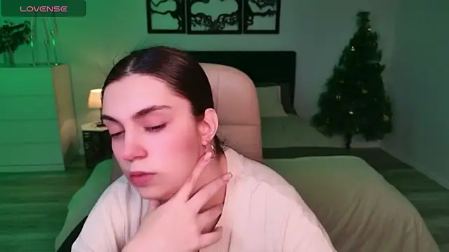 DaniellaLovely online show from December 19, 11:24 am