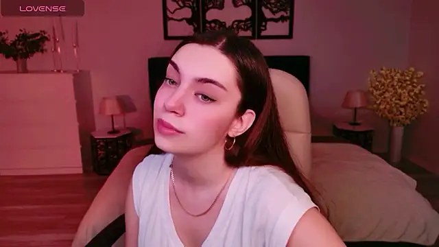 DaniellaLovely online show from December 5, 11:00 am