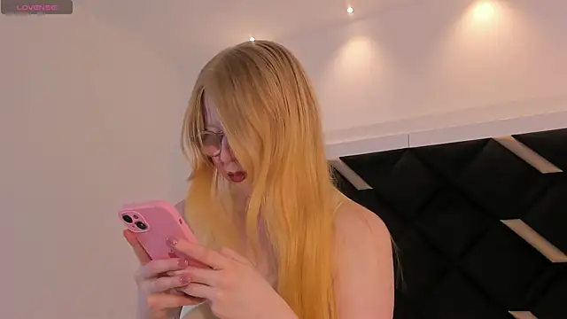 Alexa Handler online show from March 18, 8:03 pm