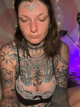 lizzardqueeen online show from March 16, 5:44 am