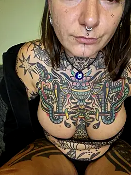 lizzardqueeen online show from November 17, 5:52 am