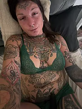 lizzardqueeen online show from June 24, 10:42 pm