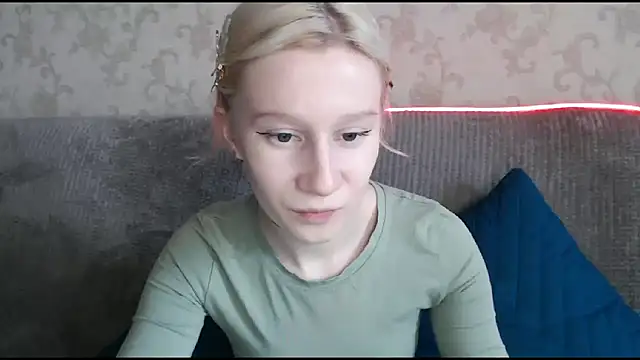 Snapshot of EnigmaSee chatting on October 7, 8:52 am EnigmaSee online show from October 7, 8:52 am