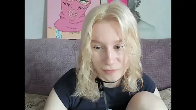 Snapshot of EnigmaSee chatting on September 25, 8:57 am EnigmaSee online show from September 25, 8:57 am