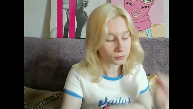 Snapshot of EnigmaSee chatting on September 19, 8:24 am EnigmaSee online show from September 19, 8:24 am