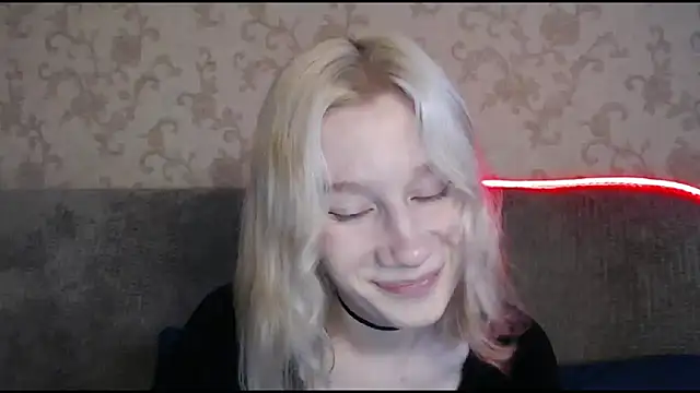 Snapshot of EnigmaSee chatting on September 28, 2:07 am EnigmaSee online show from September 28, 2:07 am