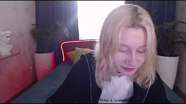 Snapshot of EnigmaSee chatting on October 11, 2:05 am EnigmaSee online show from October 11, 2:05 am