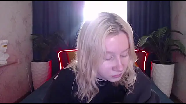 Snapshot of EnigmaSee chatting on October 17, 2:04 am EnigmaSee online show from October 17, 2:04 am