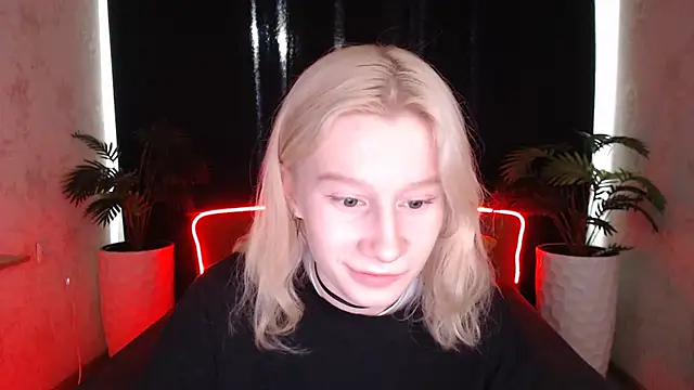 Snapshot of EnigmaSee chatting on October 1, 1:54 am EnigmaSee online show from October 1, 1:54 am