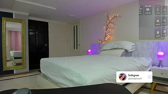 charolbruce 1 online show from November 12, 12:14 pm