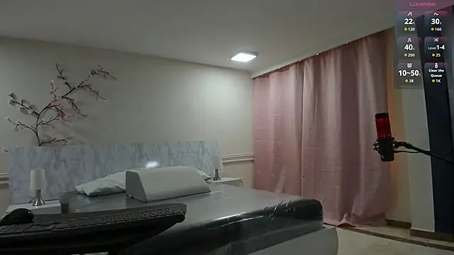 charolbruce 1 online show from April 6, 11:44 am