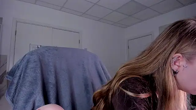 MiaMews online show from January 31, 10:30 pm