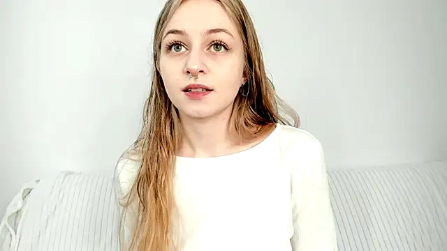 MiaMews online show from April 21, 7:15 am