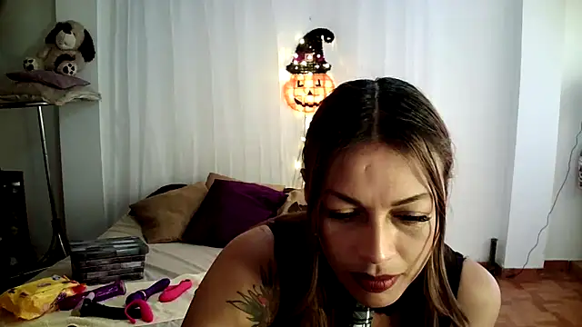 Snapshot of Hanna_Charming chatting on October 8, 6:45 pm Hanna Charming online show from October 8, 6:45 pm