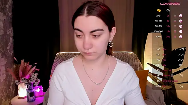 hannacheekss  online show from February 6, 7:01 am