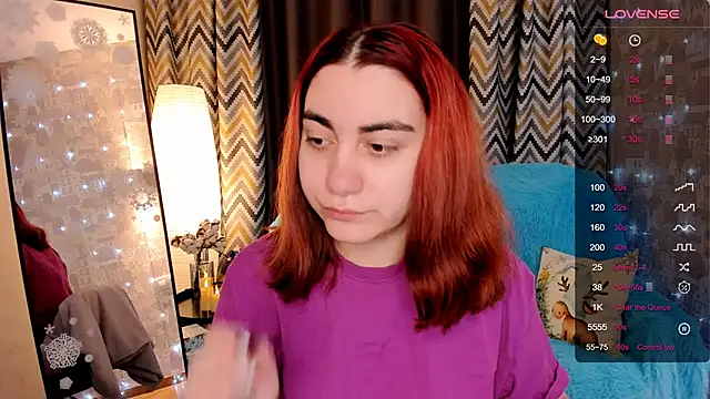 hannacheekss  online show from December 17, 2:06 am