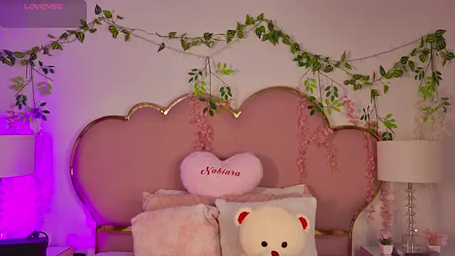 NahiaraReina online show from April 17, 2:08 pm