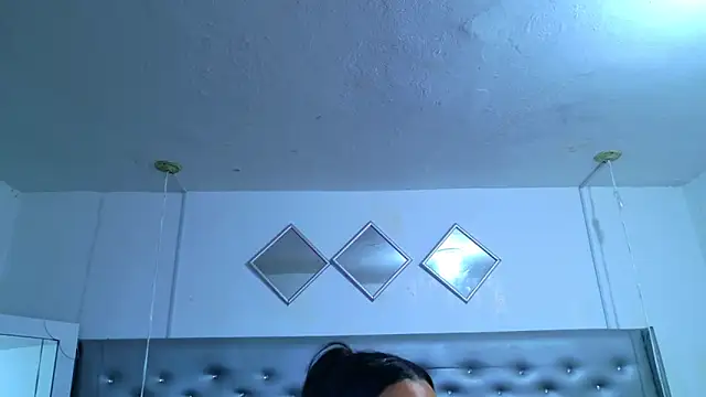 EileenBenzon online show from April 14, 4:45 am