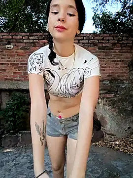 sweet outdoor charm online show from November 14, 8:31 pm