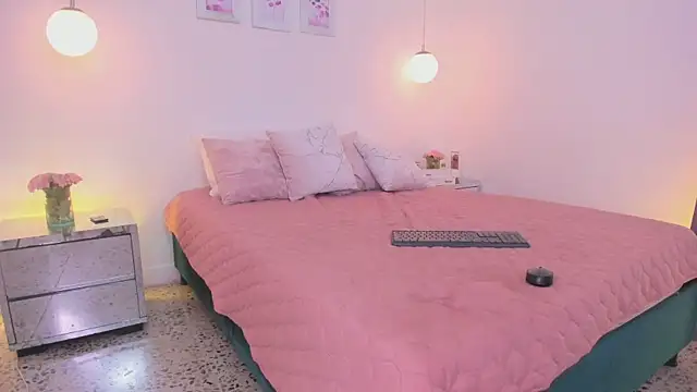 ibella7 online show from April 18, 7:58 pm