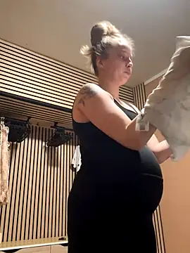 Hr Fru Olsen online show from November 7, 6:24 pm