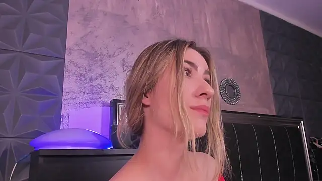 LaurynCopper online show from July 6, 4:18 am